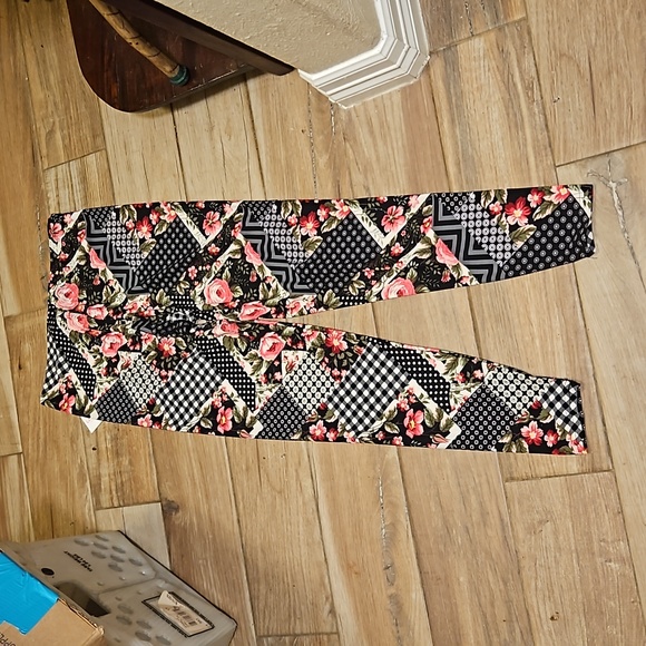 NWT!! Leggings Park women's Leggings plus size - Picture 4 of 4